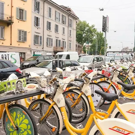 Pit Stop Navigli *
